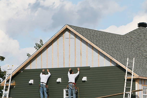 Professional Siding Installation technician working in Raymond, IL